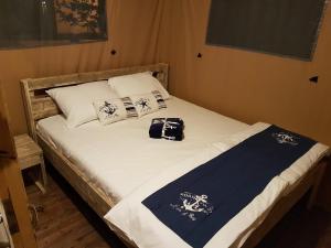 Postel nebo postele na pokoji v ubytování Fisherman's glamping village