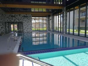 Bazén v ubytovaní Apartament z widokiem na morze - Apartament Turkusowy alebo v jeho blízkosti