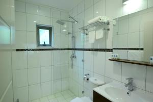Quints Travelers Inn 욕실