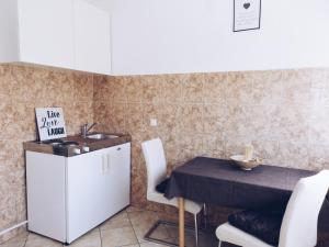 Küche/Küchenzeile in der Unterkunft Apartments and Rooms Marica