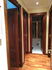 a bathroom with two open doors and a toilet at Wellington in Vitoria-Gasteiz