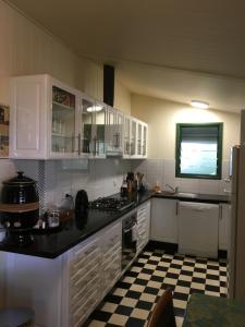 Kuchyň nebo kuchyňský kout v ubytování Pitstop Lodge Guesthouse B&B