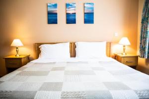 a bedroom with a large bed with two lamps at Groarty House/Manor in Derry Londonderry