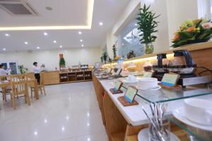 A restaurant or other place to eat at Tecco Sky Hotel & Spa