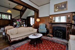 Seating area sa Bradford Place Inn (California)