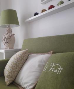 A seating area at Li Frati Casa Vacanze
