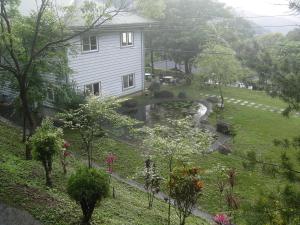 A garden outside Fumei Bluebird Homestay