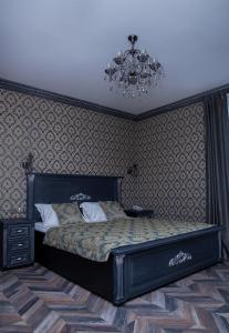 A bed or beds in a room at Boutique Hotel Milton