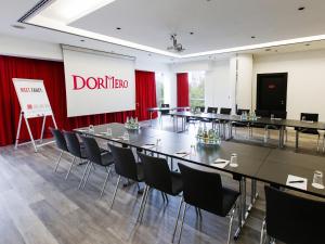 אזור העסקים ו/או חדר הישיבות ב-DORMERO Hotel Stuttgart