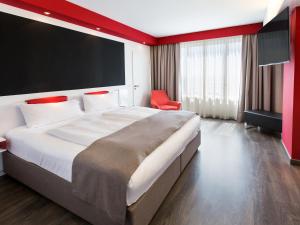 מיטה או מיטות בחדר ב-DORMERO Hotel Stuttgart
