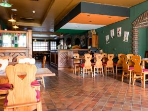 מסעדה או מקום אחר לאכול בו ב-DORMERO Hotel Stuttgart