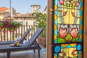 Balkón nebo terasa v ubytování Corte Realdi Suites Piazza Erbe
