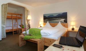 Ένα ή περισσότερα κρεβάτια σε δωμάτιο στο Hotel Maximilian