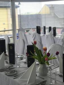 Gambar di galeri bagi McGettigans Hotel di Letterkenny