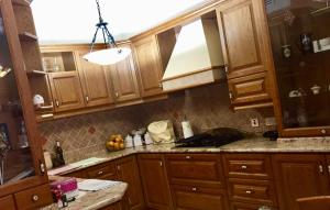 A kitchen or kitchenette at Desert Rose Quiet house 3km away from airport