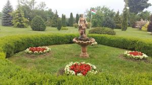 Ogród w obiekcie Barokk Hotel