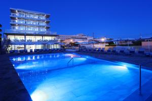 Бассейн в Mar Azul Pur Estil Hotel & Spa или поблизости