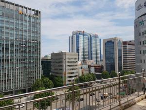 Pemandangan umum Busan atau pemandangan kota yang diambil dari motel