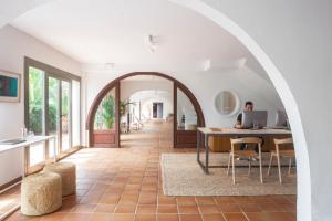 A seating area at Hotel Es Blau Des Nord