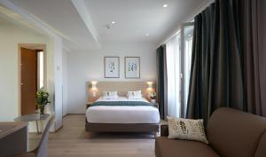 Cama ou camas em um quarto em Hotel Suisse