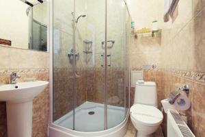 Koupelna v ubytování Viva Hotel
