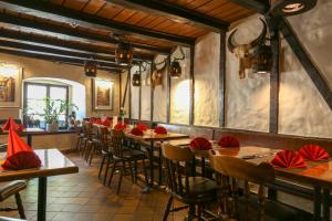 a restaurant with tables and chairs with red bows at Auberge Aal Veinen in Vianden