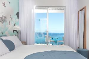 Кровать или кровати в номере Mar Azul Pur Estil Hotel & Spa