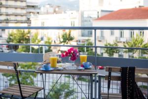 A balcony or terrace at Kalamata Art Rooms