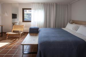 A bed or beds in a room at Hotel Es Blau Des Nord Még 37 kép