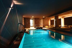 Бассейн в Mar Azul Pur Estil Hotel & Spa или поблизости