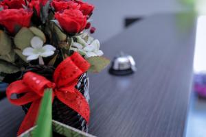 a bouquet of red roses in a basket on a table at Eden Boutique Hotel in Tawau