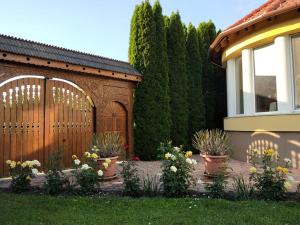 Ogród w obiekcie Barokk Hotel