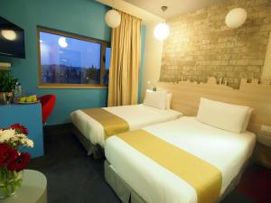 Ένα ή περισσότερα κρεβάτια σε δωμάτιο στο Grand Park Hotel Jerusalem