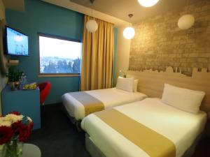 Ένα ή περισσότερα κρεβάτια σε δωμάτιο στο Grand Park Hotel Jerusalem