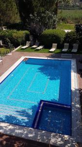 Bazén v ubytovaní Castello Bellos Villas alebo v jeho blízkosti