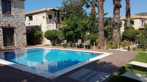 Bazén v ubytovaní Castello Bellos Villas alebo v jeho blízkosti