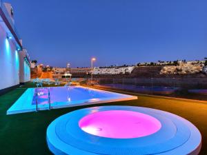 Bazén v ubytování Penthouse Beyond Amadores nebo v jeho okolí