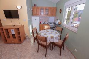 Kuchyň nebo kuchyňský kout v ubytování Apartments Mira