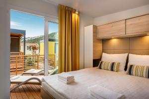 En eller flere senge i et værelse på San Marino Camping Resort by Valamar