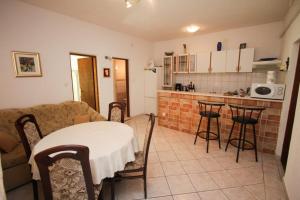 Kuchyň nebo kuchyňský kout v ubytování Apartments Mira