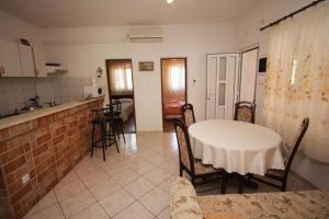 Kuchyň nebo kuchyňský kout v ubytování Apartments Mira