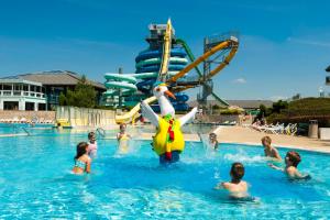 Bazén v ubytování Boutique & Wellness Hotel Vital nebo v jeho okolí