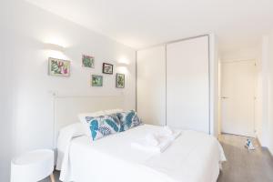 Posteľ alebo postele v izbe v ubytovaní Seaside Marbella Apartments