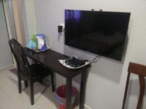 TV a/nebo společenská místnost v ubytování Weng Kong Homestay + 37 fotografií