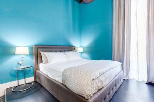Ένα ή περισσότερα κρεβάτια σε δωμάτιο στο The French suites by oneup Hospitality