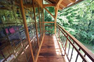 Balkón alebo terasa v ubytovaní Treehouse Resnice -Mrežnica