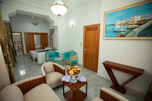a living room with a bowl of fruit on a table at Dar Jamila in Mahdia