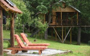 Vonkajšia záhrada v ubytovaní Treehouse Resnice -Mrežnica