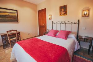 Postel nebo postele na pokoji v ubytování La Aldea Colorada Casa Rural
