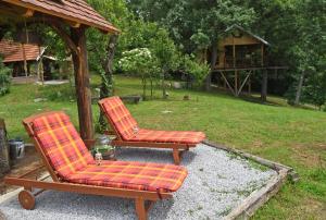 Vonkajšia záhrada v ubytovaní Treehouse Resnice -Mrežnica